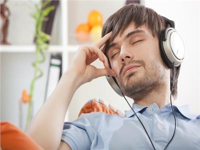استشاري الصحة النفسية يكشف تأثير استماع الأغاني الحزينة على الصحة العقلية