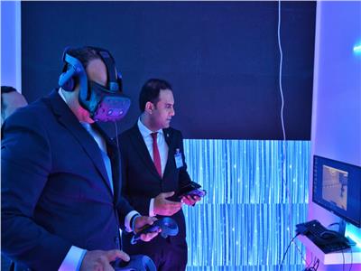«الصحة» تجري عملية افتراضية عبر تقنية VR باستخدام النظارات الذكية ثلاثية الأبعاد