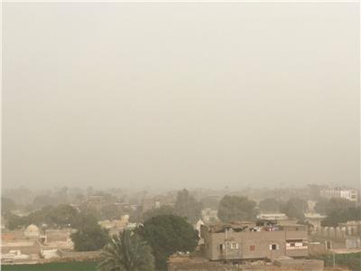عاصفة ترابية محملة بموجة هواء ساخن تضرب محافظة أسيوط 