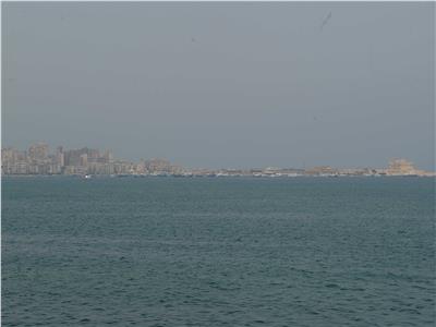 طقس حار وشبورة في الإسكندرية.. و20% نسبة الإشغالات بالشواطئ| صور 