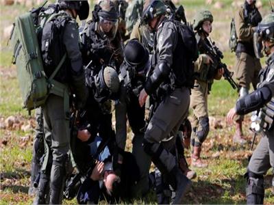  الاحتلال الإسرائيلي يعتقل 8 فلسطينيين من الضفة الغربية