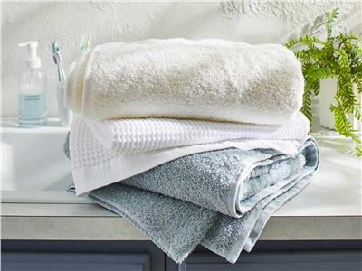لربات البيوت.. 4 نصائح مفيدة للحفاظ على «مناشف الحمام» نظيفة وناعمة