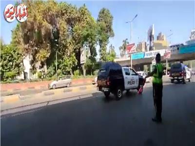  سيارات الشرطة تجوب الشوارع لتأمين نطاق لجان الثانوية العامة | فيديو