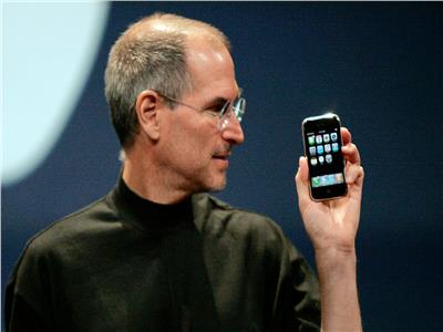 «جوبز» وسر تحمسه لإطلاق هاتف «آيفون 4» بلا غلاف
