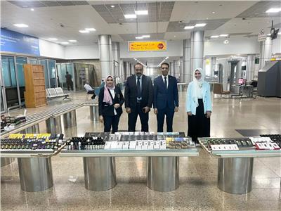 جمارك مطار القاهرة تضبط تهريب كمية كبيرة من الشيش الإلكترونية ومستلزماتها