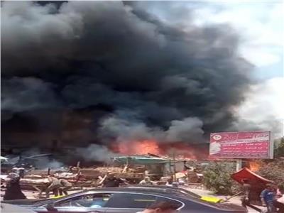 السيطرة على حريق هائل في سوق المندرة شرق الإسكندرية | صور