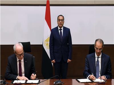 رئيس الوزراء يشهد توقيع مذكرة تفاهم بين مصر والجزائر للتعاون فى مجال الاتصالات