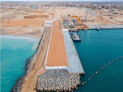 وزير النقل يتفقد مواقع تطوير ميناء العريش وإعادة تأهيل خط سكة حديد الفردان 