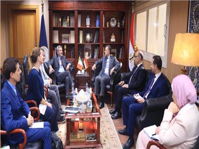 وزير السياحة يلتقي سفير إيطاليا بالقاهرة لبحث سبل تعزيز التعاون