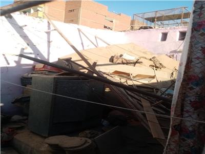 إصابة سيدة إثر انهيار سقف منزل خشبي بأسوان