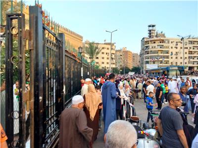 الآلاف يؤدون صلاة عيد الأضحى بمسجد السيدة زينب بالقاهرة| صور