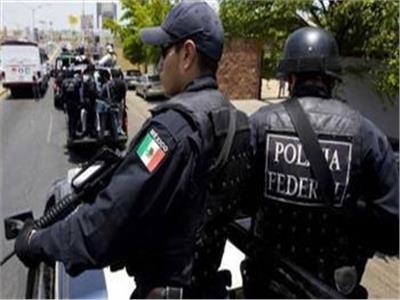 مسلحون يختطفون 14 شرطيًا جنوبي المكسيك