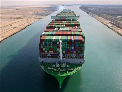 وصول الحوض العائم «فخر القناة» بحمولة 35 ألف طن إلى ترسانة بورسعيد