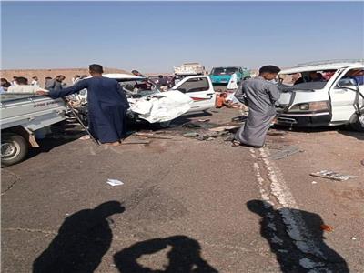 ارتفاع حصيلة مصابي حادث تصادم سيارتين بطريق «إدفو مرسى علم» لـ 43 شخصاً 