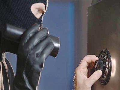 كاميرات المراقبة تكشف مفاجأة خلال سرقة خزينة متجر بالمغرب