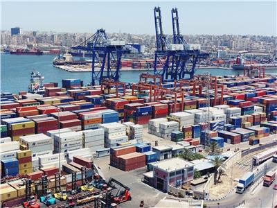 ميناء الإسكندرية يستقبل 410 سفن خلال شهر 