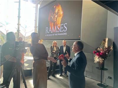 وزيري يتفقد قاعات العرض المخصصة لاستقبال معرض رمسيس بمتحف أستراليا |صور