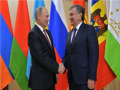 بوتين يُهنئ الرئيس الأوزبكي على إعادة انتخابه رئيسا للبلاد