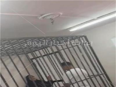إسلام جابر من داخل قفص الاتهام بعد تأييد حبسه سنة | صور 