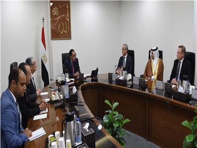 رئيس الوزراء يلتقي الرئيس التنفيذي لشركة "أكوا باور" السعودية