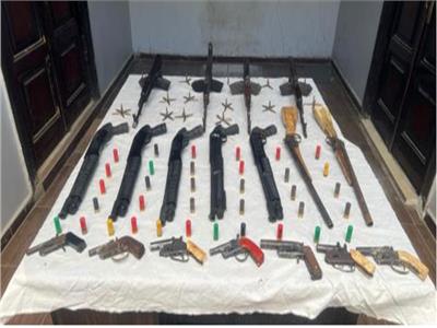 الأمن العام يضبط 41 متهمًا و44 قطعة سلاح ناري في حملة بأسيوط