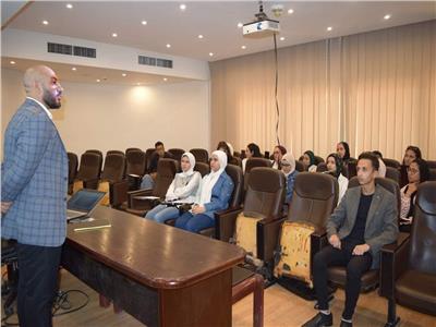 غرفة القاهرة تنظم دورات تدريبية لطلبة الأكاديمية الحديثة لعلوم الكمبيوتر وتكنولوجيا الإدارة