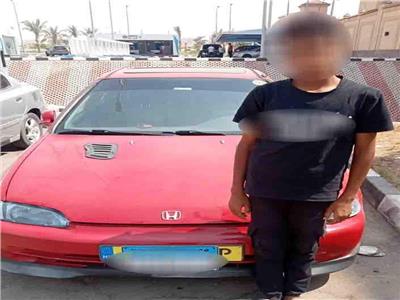 ضبط طفل يقود سيارة بمدينة السلام 