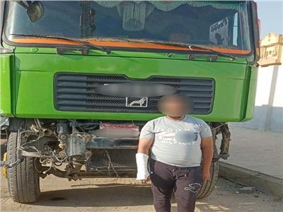 تفاصيل ضبط سائق سيارة نقل صدم أخرى ملاكي بالقاهرة الجديدة وهرب