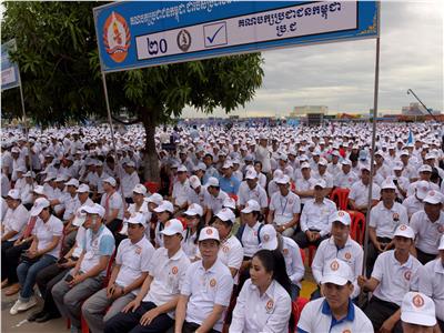 الناخبون في كمبوديا يدلون بأصواتهم في الانتخابات العامة