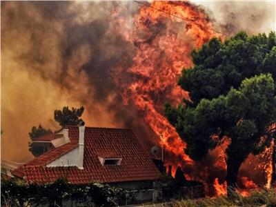 إجلاء حوالى 2500 شخص من جزيرة كورفو السياحية في اليونان ليلًا بسبب الحرائق