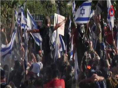المُحتجون الإسرائيليون يغلقون مداخل الكنيست لمنع التصويت على مشروع قانون يستهدف القضاء