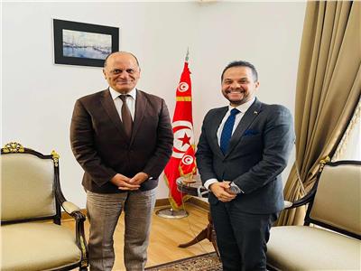 رئيس مهرجان شرم الشيخ الدولي يناقش سفير تونس المشاركة في الدورة الثامنة