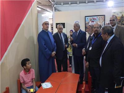 أمين «البحوث الإسلامية» يتفقد جناح الأزهر بمعرض الإسكندرية الدولي للكتاب