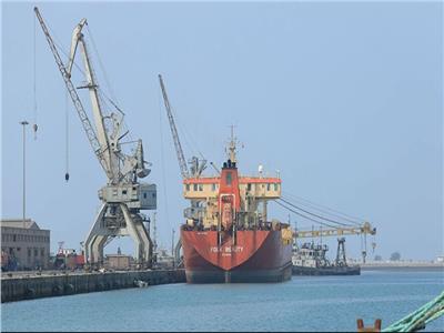 سلطنة عمان تعرب عن ترحيبها ببدء عملية تفريغ النفط من الخزان صافر