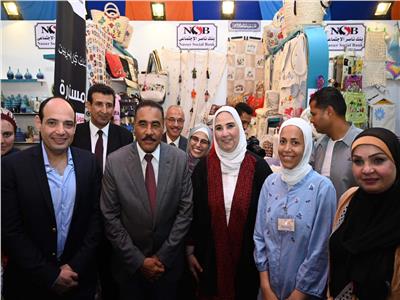 بنك ناصر يشارك في معرض «ديارنا» لتسويق المنتجات اليدوية والتراثية بمارينا