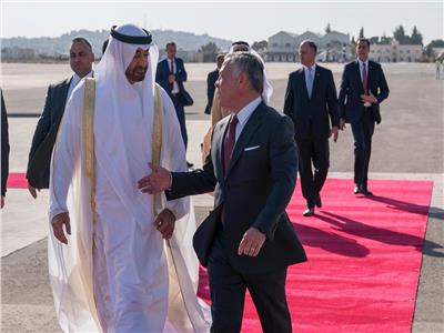 العاهل الأردني وولي عهده يودعان رئيس الإمارات لدى مغادرته عمان