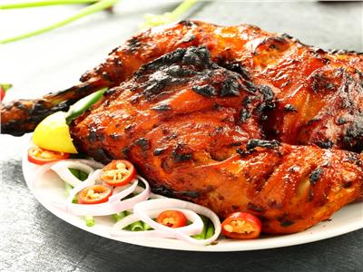 «وفري فلوسك».. تندوري الدجاج بـ«تتبيلة أشهر المطاعم» 
