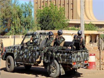 «القاهرة الإخبارية»: الانتقالي في النيجر ينشر تعزيزات عسكرية بالعاصمة