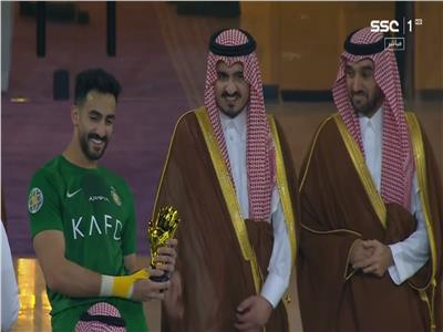 حارس النصر السعودي يحصد جائزة الأفضل في البطولة العربية| شاهد
