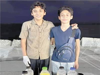 عصائر «عبد الرحمن وجورج» على شاطئ الإسكندرية