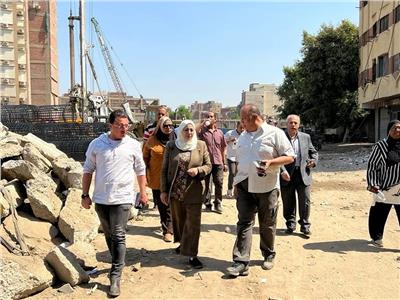 نائب المحافظ تتابع أعمال إزالة عقار كورنيش النيل المائل بمصر القديمة