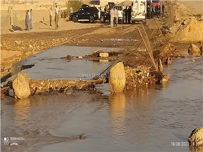 محافظ أسيوط يتابع حادث انهيار جزئي لأحد أحواض تجميع مياه بشركة كهرباء غرب