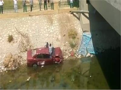 انقلاب سيارة بترعة في دار السلام جنوب محافظة سوهاج