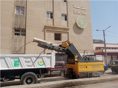 محافظ أسيوط: رفع 900 طن مخلفات وتسوية وتمهيد طرق خلال حملات نظافة