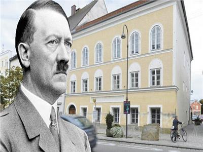 هتلر فى مركز الشرطة