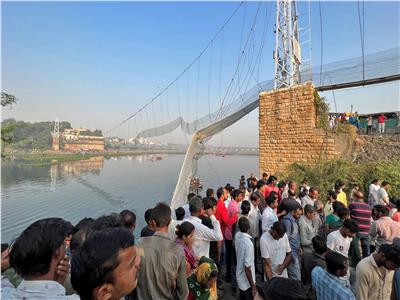 مقتل 22 عاملاً في انهيار جسر تحت الإنشاء بالهند
