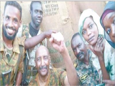 البرهان يظهر ويؤكد: نقاتل من أجل السودان لا لجهة أو أشخاص