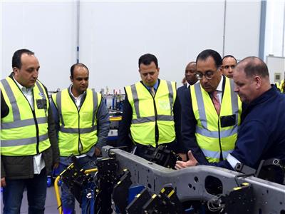 رئيس الوزراء: مصر تمتلك كل المقومات لخلق صناعة سيارات واعدة | صور
