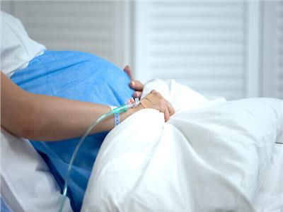 وفاة امرأة حامل بسبب محاولة زوجها ولادتها بالمنزل بواسطة موقع «يوتيوب» 
