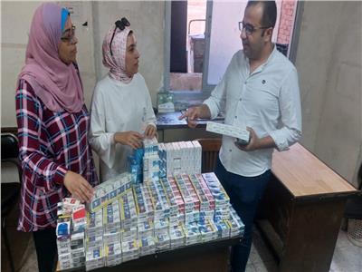 ضبط سجائر مجهولة المصدر في الإسكندرية و تحرير محاضر امتناع عن البيع 